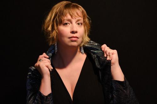WIJNEN IRIS VAN